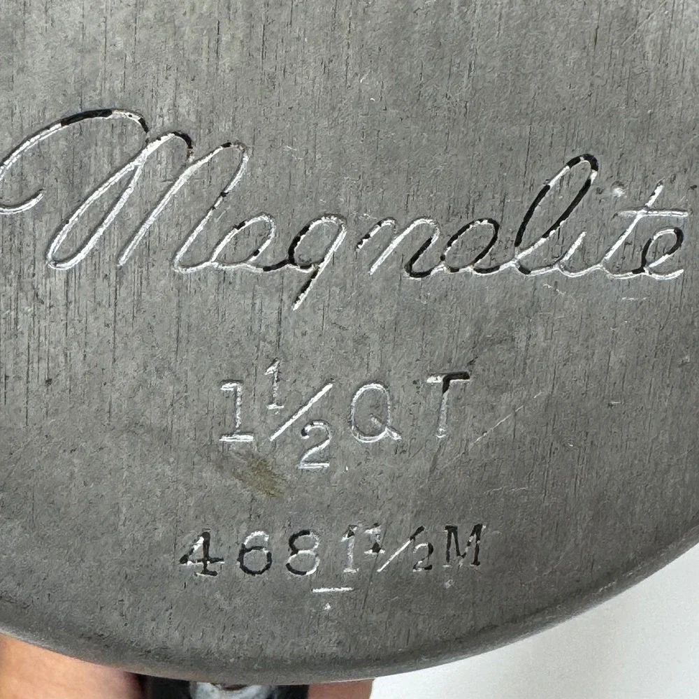Vintage Wagner Ware Magnalite 1.5 Qt saucepan w/ Lid Double Pour Spout 468 1/2M
